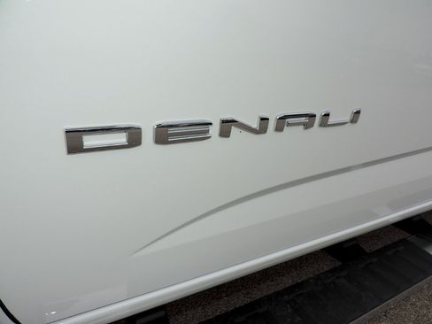 Certified 2021 GMC Canyon Denali RWD image 9