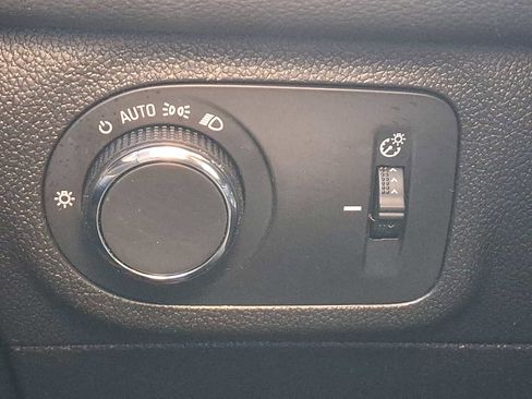 Used 2018 Chevrolet Cruze Premier image 24