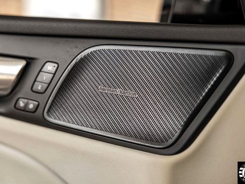 Used 2023 Volvo S60 T8 Plus image 30