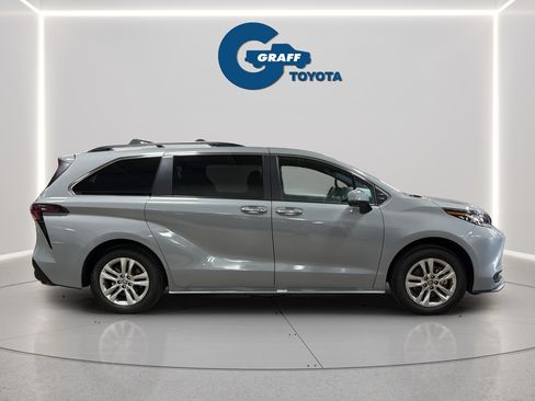 Used 2023 Toyota Sienna XLE Woodland Edition AWD/4WD image 9