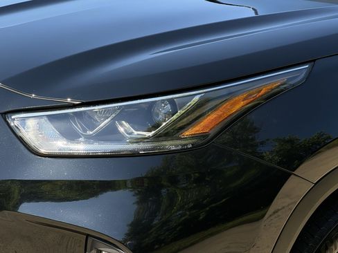 Used 2023 Toyota Highlander Platinum AWD/4WD image 21