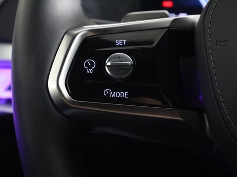 Used 2025 BMW i7 xDrive60 w/ Premium Package image 46