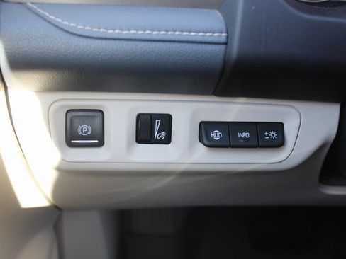 Used 2021 GMC Acadia Denali w/ Denali Technology Package image 28