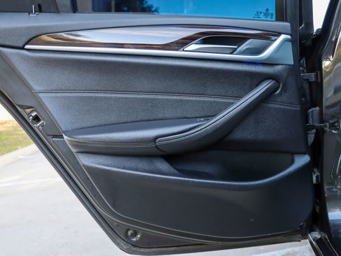 Used 2018 BMW 530i xDrive image 12