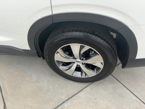 Used 2024 Subaru Ascent Premium w/ Convenience Package image 9