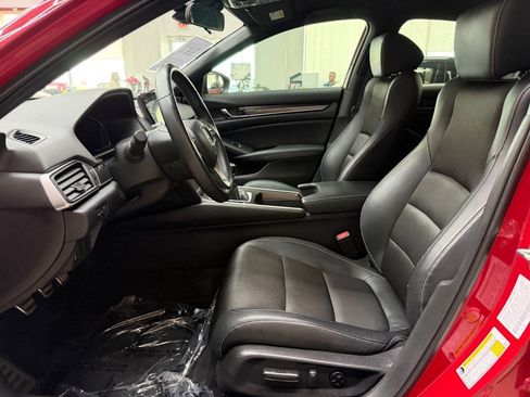 Used 2018 Honda Accord Sport image 11