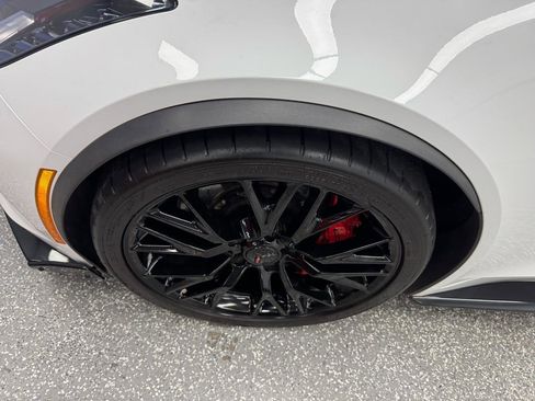 Used 2016 Chevrolet Corvette Z06 w/ 2LZ Preferred Equipment Group RWD image 28