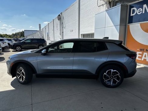 New 2026 Chevrolet Equinox EV LT image 11