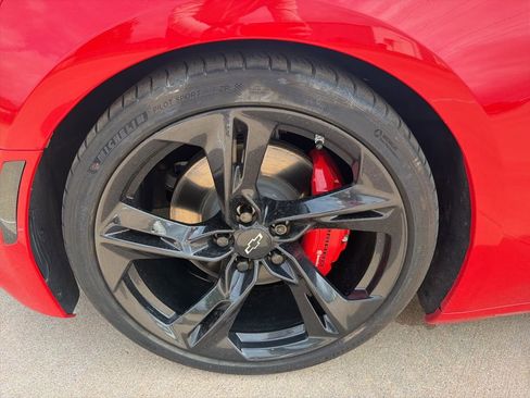 Used 2023 Chevrolet Camaro LT RWD image 9