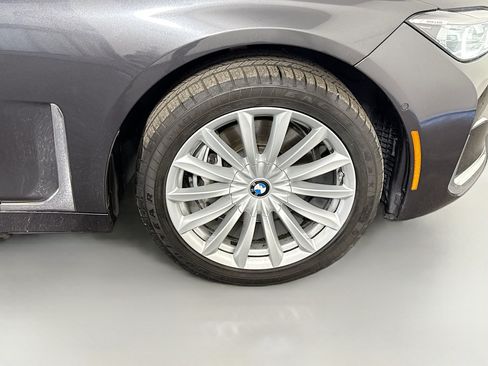 Used 2022 BMW 740i RWD image 32