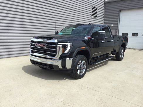 New 2026 GMC Sierra 3500 SLT image 2