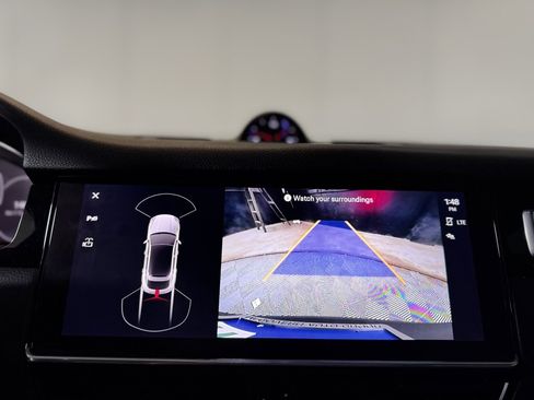 Used 2023 Porsche Cayenne Platinum Edition w/ Towing Package w/o Tow Ball image 18