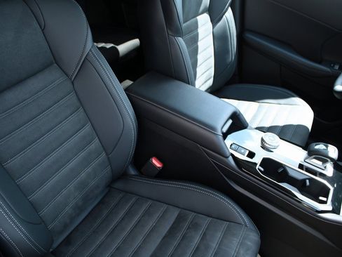 New 2025 Mitsubishi Outlander SE image 8