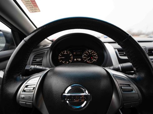 Used 2015 Nissan Altima 2.5 SV w/ Convenience Package image 15