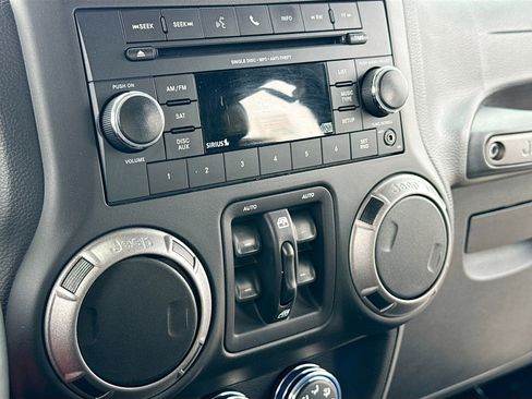 Used 2017 Jeep Wrangler Unlimited Sport AWD/4WD image 10