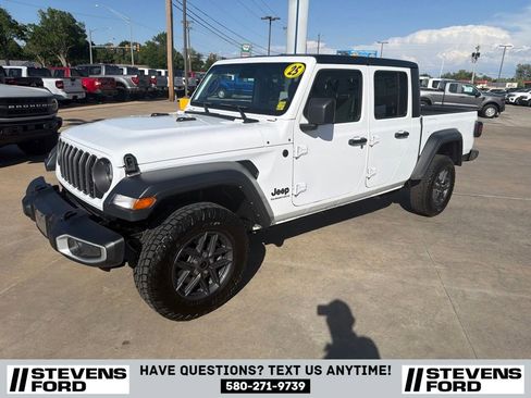 Used 2025 Jeep Gladiator Sport AWD/4WD image 10