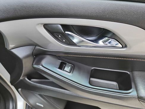 Used 2020 Chevrolet Traverse LT w/ LT Premium Package FWD image 38