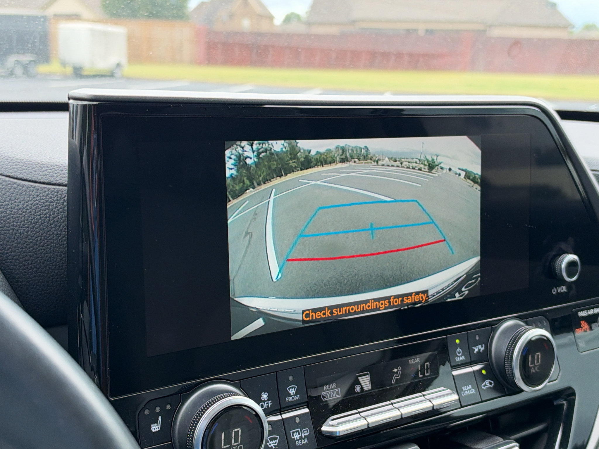 Used 2024 Toyota Highlander XLE FWD image 25