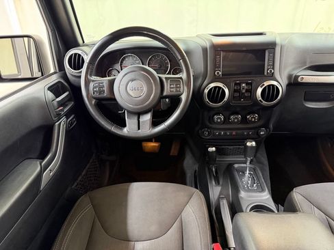 Used 2018 Jeep Wrangler Unlimited Rubicon w/ Dual Top Group AWD/4WD image 26