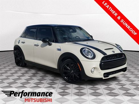 Used 2019 MINI Cooper S image 1