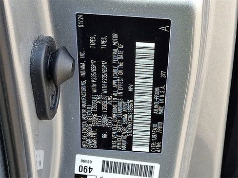 Used 2024 Toyota Sienna XLE image 31