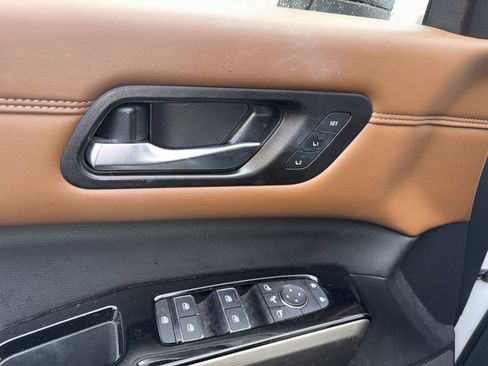 Used 2023 Nissan Pathfinder Platinum image 12