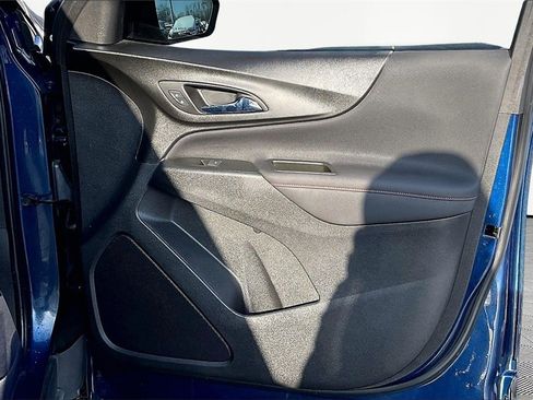 Used 2022 Chevrolet Equinox RS w/ Infotainment Package image 31