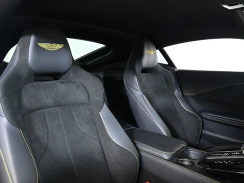 Used 2025 Aston Martin V8 Vantage Coupe image 21