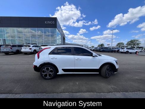 Used 2023 Kia Niro EX Touring FWD image 2