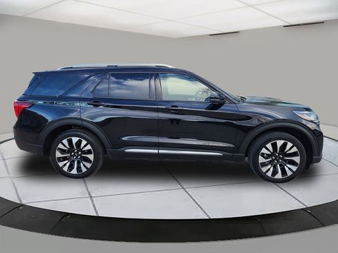 Used 2025 Ford Explorer Platinum w/ LUX Leather Package image 6