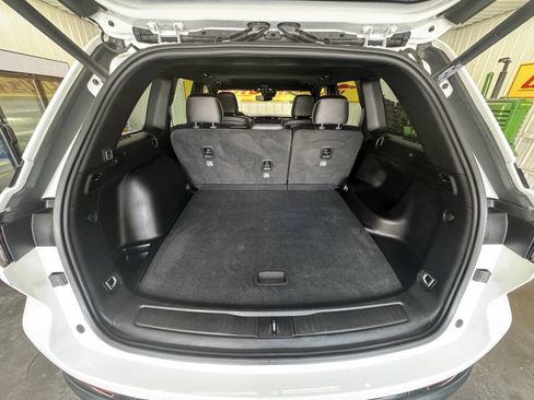 Used 2023 Jeep Grand Cherokee Altitude RWD image 39