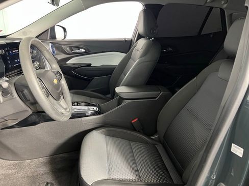 Used 2025 Chevrolet Trax LT image 21