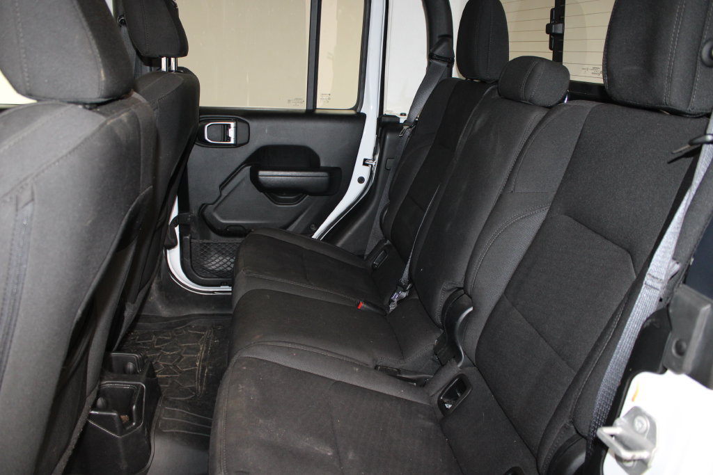 Used 2023 Jeep Gladiator Sport AWD/4WD image 16