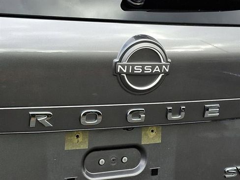 Used 2023 Nissan Rogue SV image 30