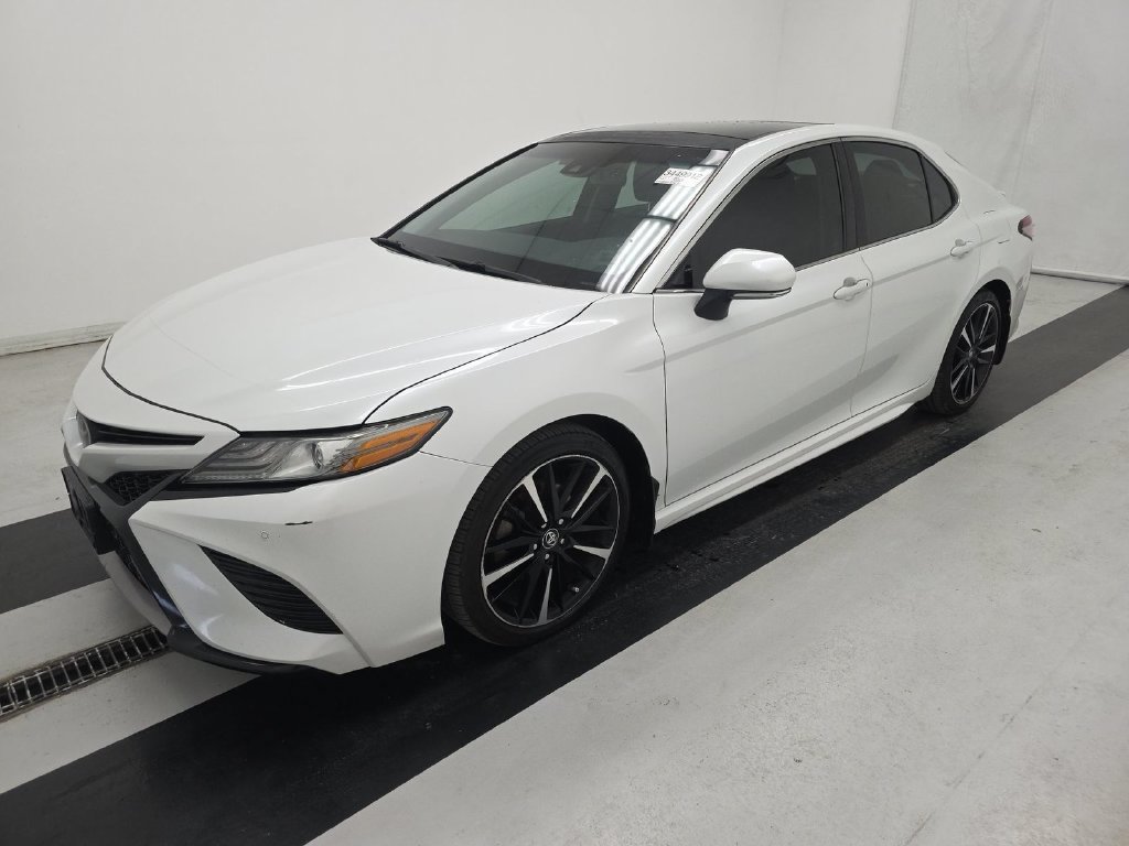 Used 2018 Toyota Camry XSE FWD image 1
