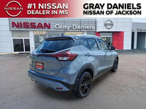 Used 2024 Nissan Kicks SV FWD image 7