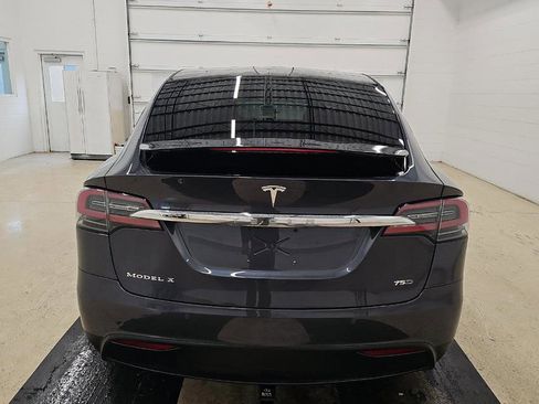 Used 2018 Tesla Model X 75D image 4