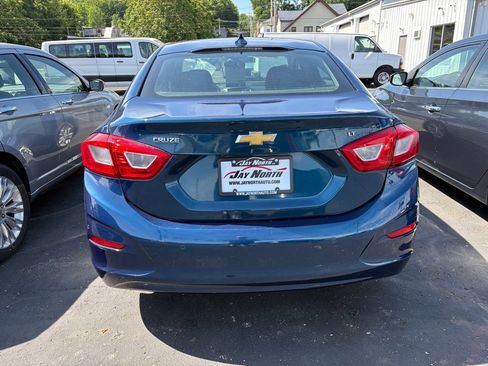 Used 2019 Chevrolet Cruze LT w/ Convenience Package FWD image 3
