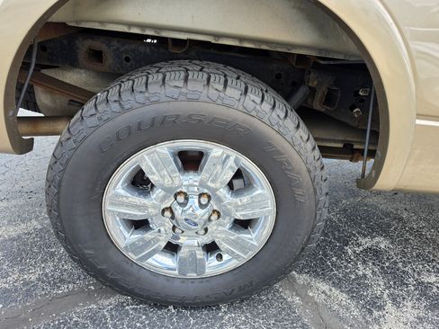 Used 2011 Ford F150 Lariat w/ Lariat Chrome Pkg AWD/4WD image 14
