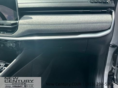 Used 2024 Jeep Compass Latitude AWD/4WD image 22
