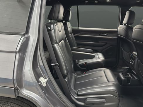 Used 2024 Jeep Grand Cherokee L Limited w/ Black Appearance Package AWD/4WD image 23