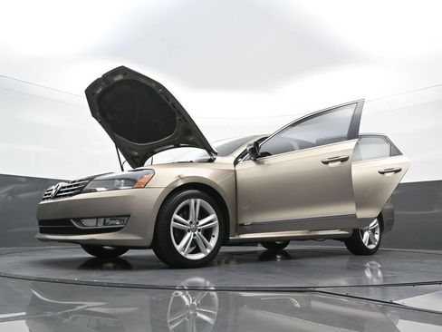 Used 2015 Volkswagen Passat TDI SEL Premium FWD image 39