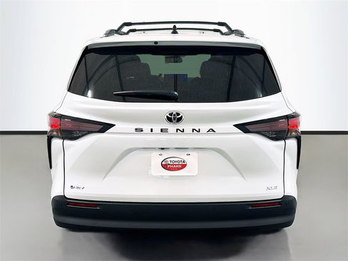 New 2026 Toyota Sienna XLE image 5