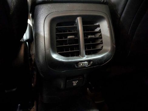 Used 2018 Jeep Cherokee Latitude Plus w/ Comfort/Convenience Group FWD image 15