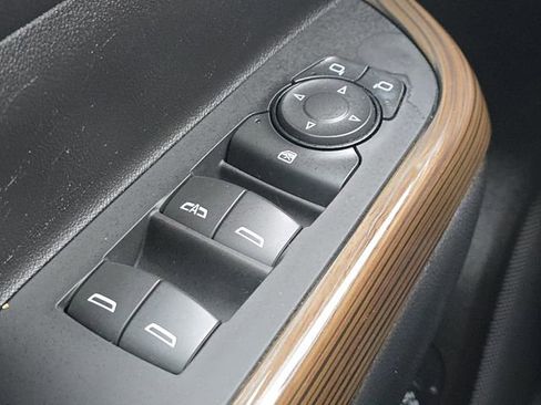 Used 2023 GMC Acadia SLE w/ Driver Convenience Package image 24