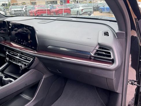 Used 2024 Chevrolet Traverse Z71 w/ Enhanced Driving Package AWD/4WD image 23