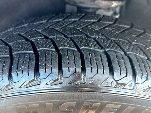 Used 2021 GMC Acadia SLT w/ Elevation Edition image 11