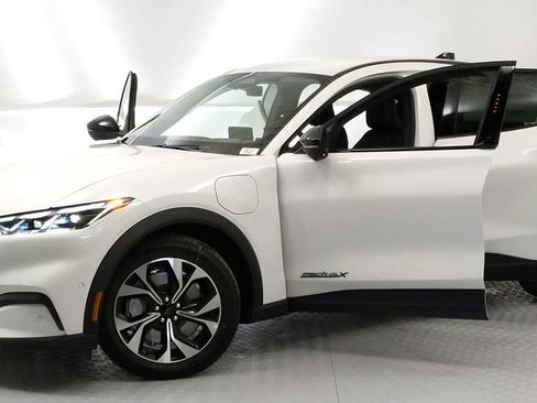 New 2024 Ford Mustang Mach-E Select w/ Comfort Package Lite image 20