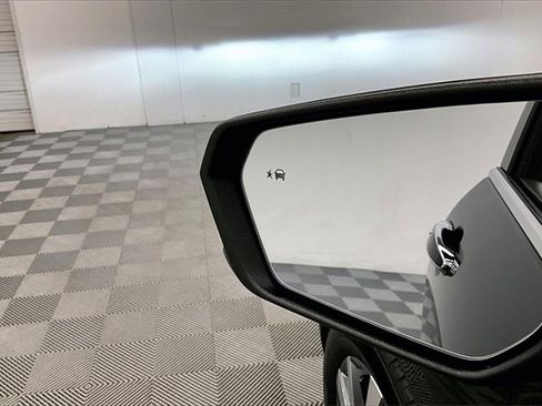 Used 2023 Chevrolet Equinox Premier image 29