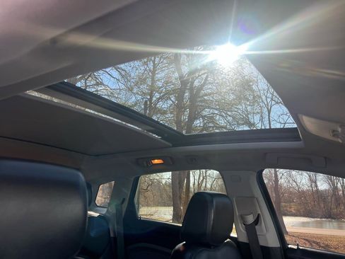 Used 2011 Cadillac SRX Luxury image 24